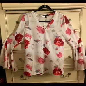 Banana Republic floral blouse w/flare sleeves.NWT